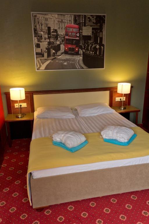 Old Lake Golf Hotel Tata Rom bilde
